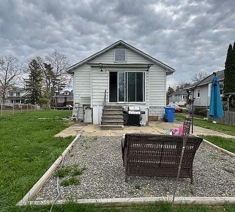 3rd image of 222 Glenwood Ave