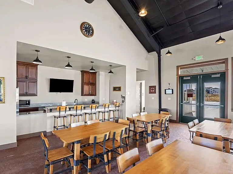 5907 Presidio Pkwy — Photo 34