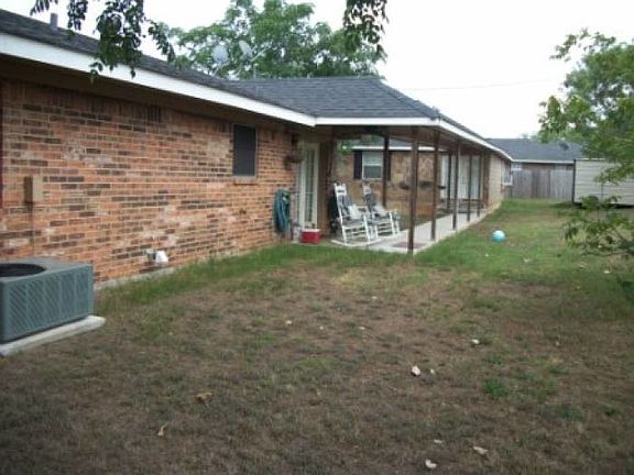 3rd image of 700 Meadow Brook Dr