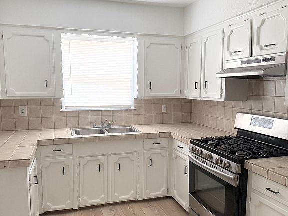 5th image of 773 Lucky St
