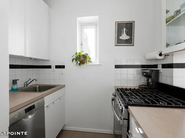 252 West 20th Street image 2 of 11