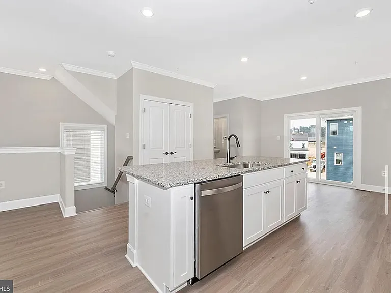 518 Bartholomew Dr — Photo 3