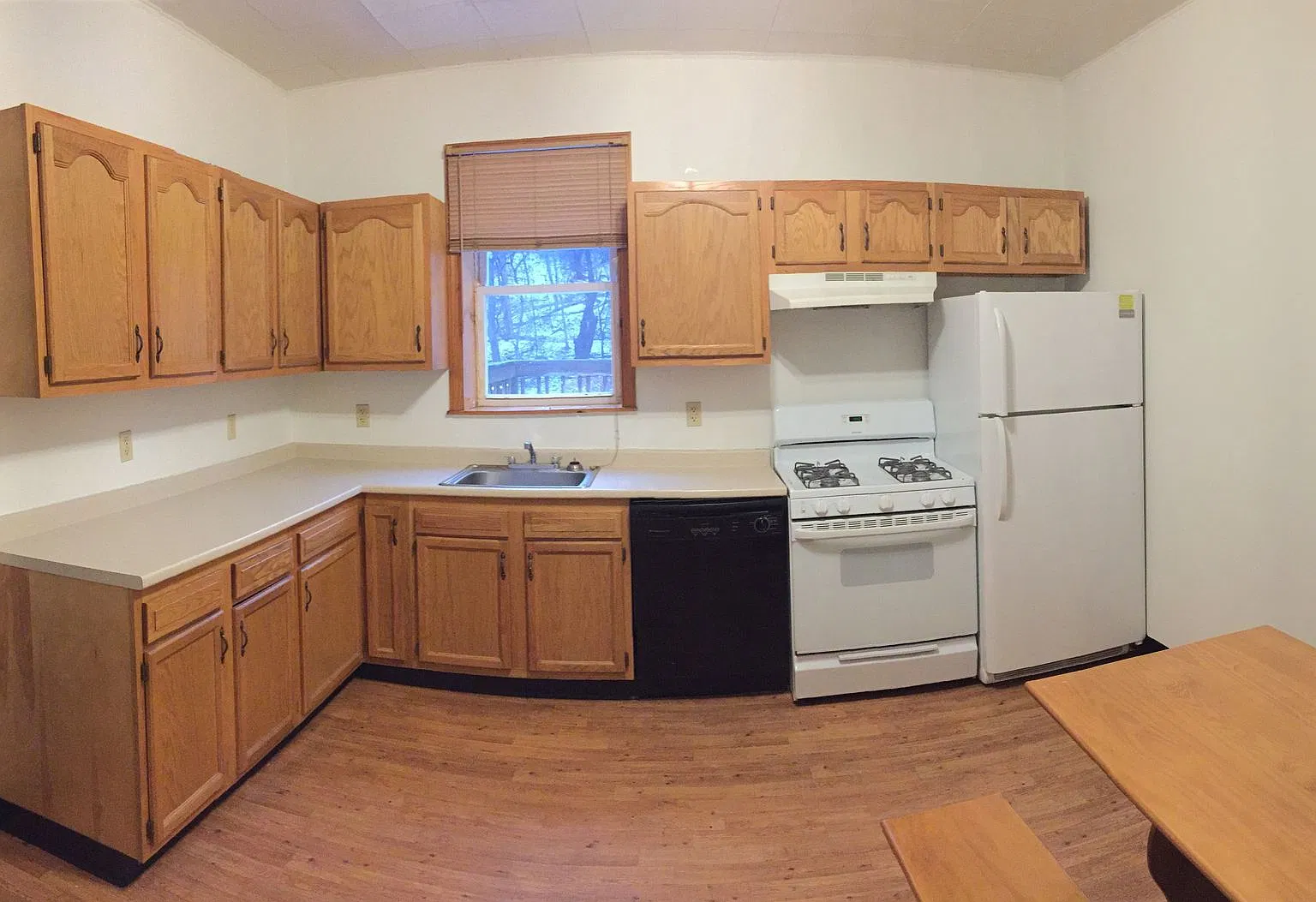 Spacious 3 Bedroom House in Millvale — Photo 1