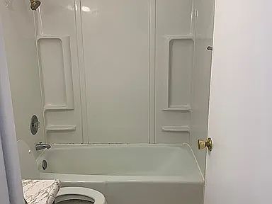 5th image of 905 E Scovill St