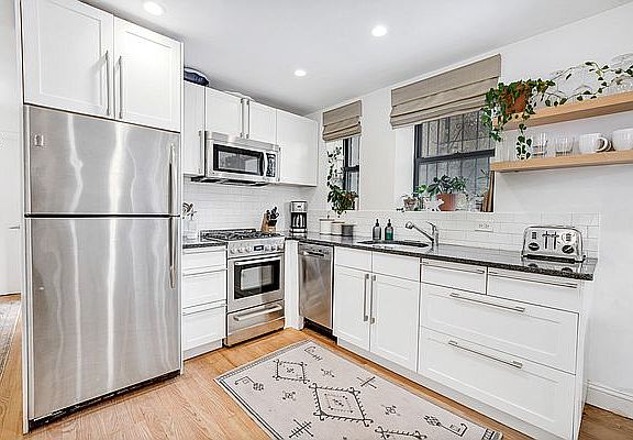 4th image of 303 E 109th St APT 2