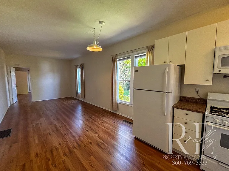 1215B Burwell St — Photo 6