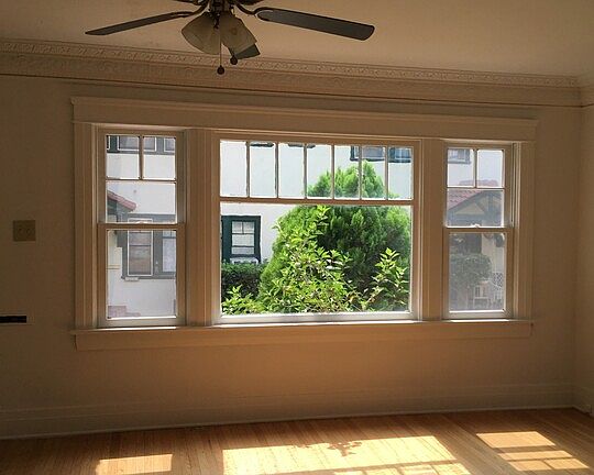 3rd image of 1626 N Vista St