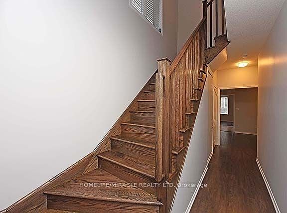 3rd image of 53 Baffin Cres