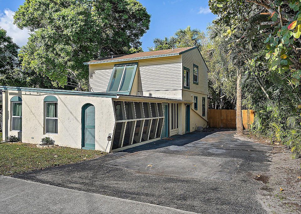 2nd image of 502 N Loxahatchee Dr #A