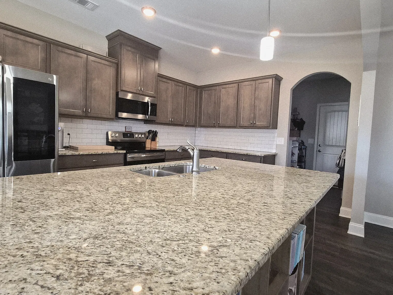 4 bed, 2331 sqft, $2,600 — Photo 3