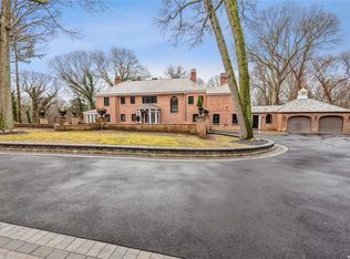 12 Hemlock Ct, Laurel Hollow, NY 11771