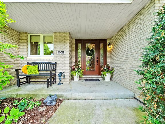 3rd image of 10511 Bernice Dr