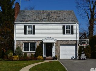 31 Fairmount Blvd, Garden City, NY 11530