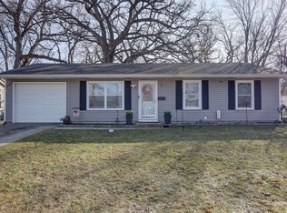 9 E Pine St, Streamwood, IL 60107