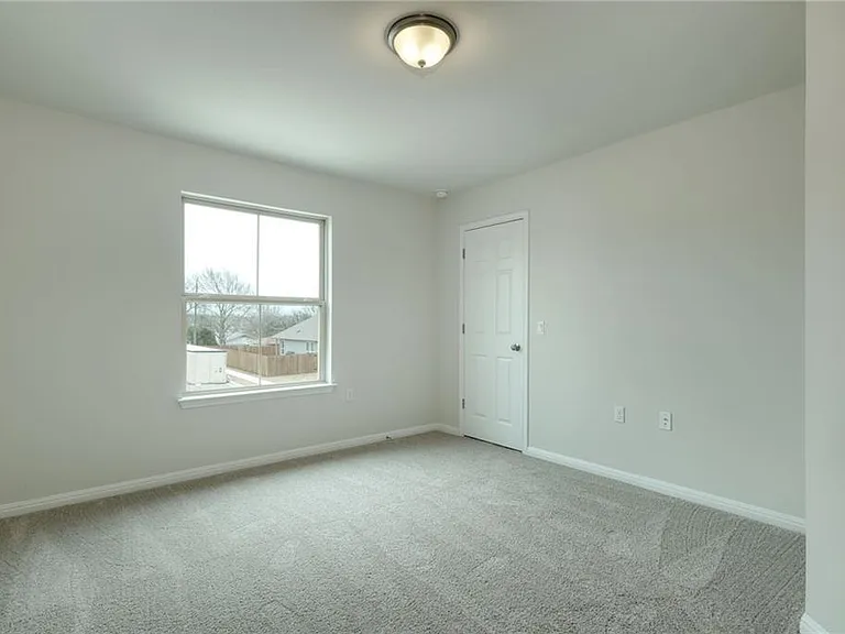 801 Falkland Trce — Photo 11