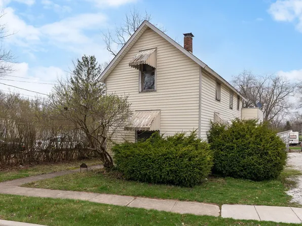 409 S Main St, Otterbein, IN 47970