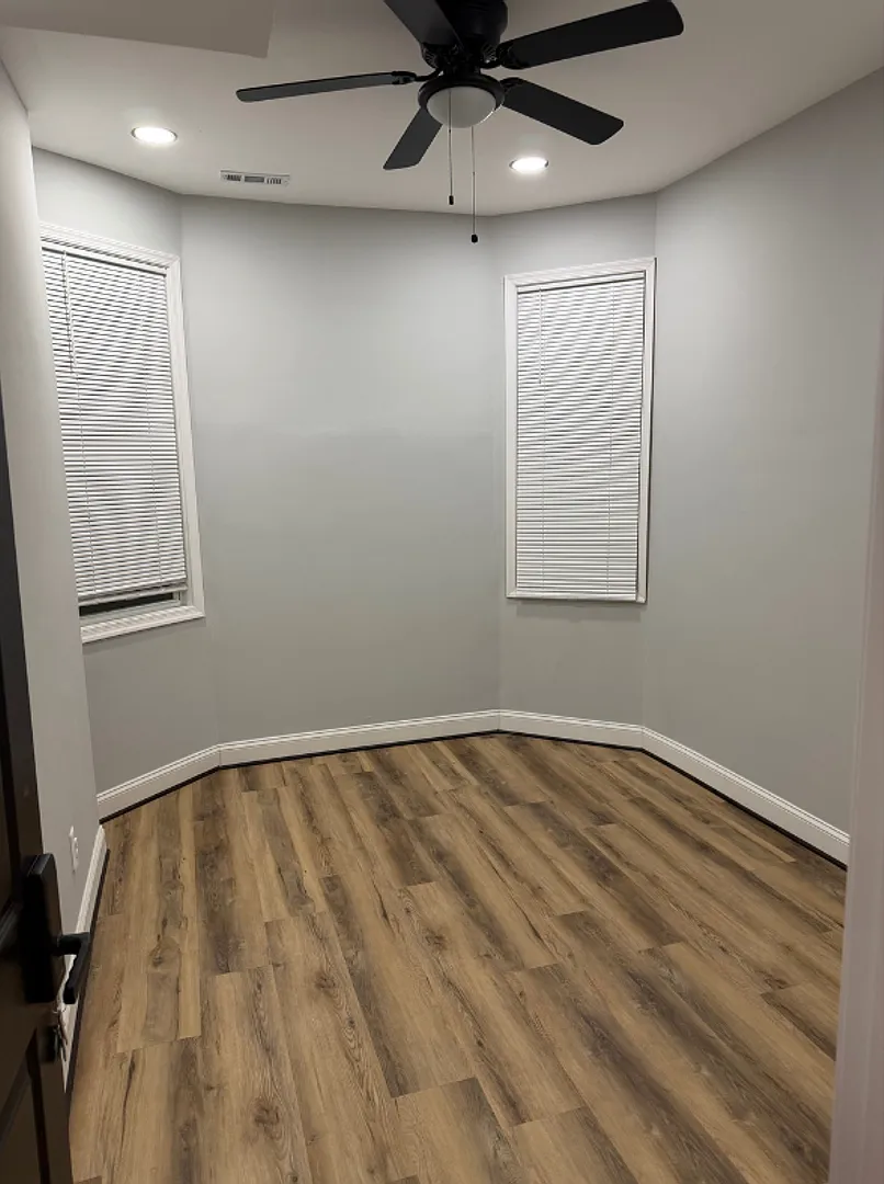 3113 Presbury St $650 Available (Shared Bath) — Photo 3
