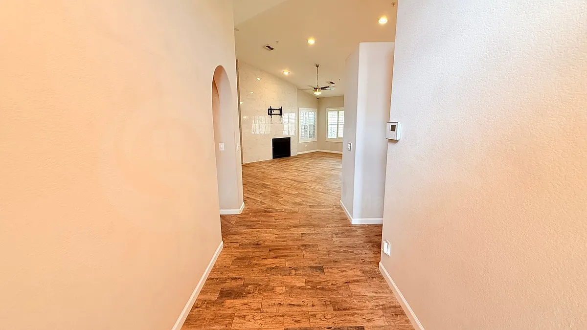 3 bed, 2.0 bath, 1616 sqft, $4,000 — Photo 3