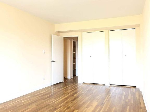 3rd image of 14210 Roosevelt Ave APT 615