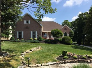 135 Cathedral Dr, Crossville, TN 38558
