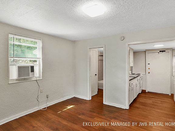 3rd image of 1528 N Liberty St #1