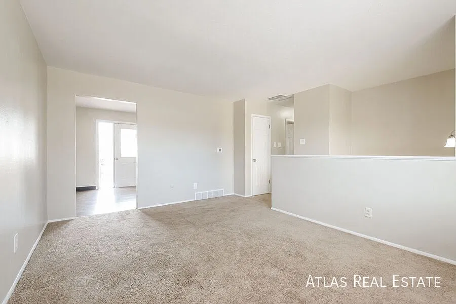 Charming 4 Bedroom, 2 Bathroom Home for Rent in Longmont, CO - Your Perfect Home Awaits! — Photo 2