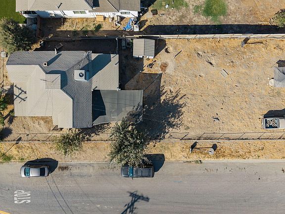 3rd image of 130 E 4th Street