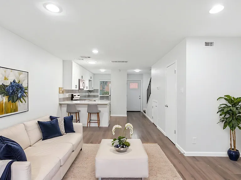 3820 Southway Dr #C — Photo 2