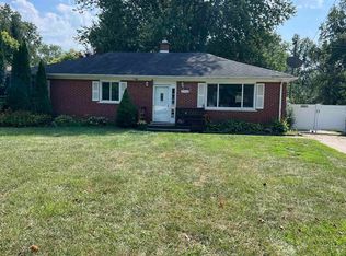 29521 West Rd, New Boston, MI 48164