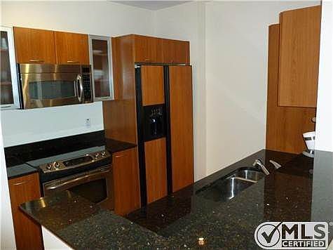 4th image of 100 NE 6th St Unit 402