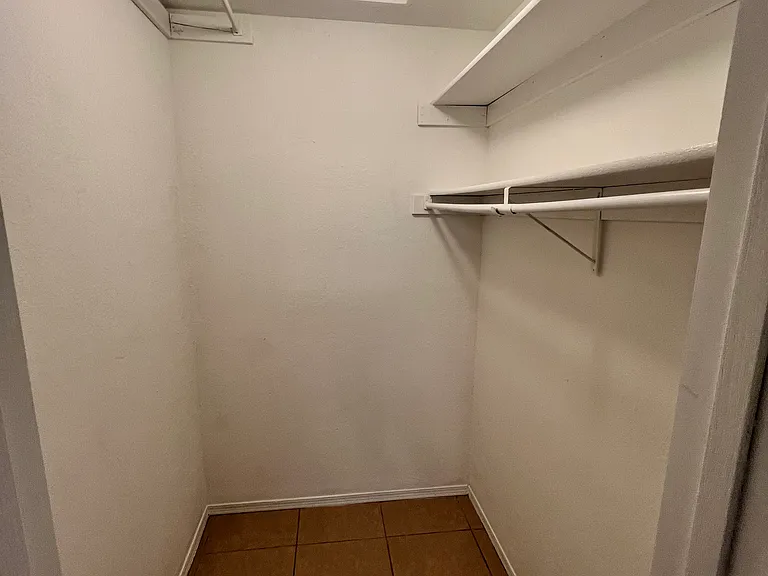 823 N Lola Ln — Photo 12