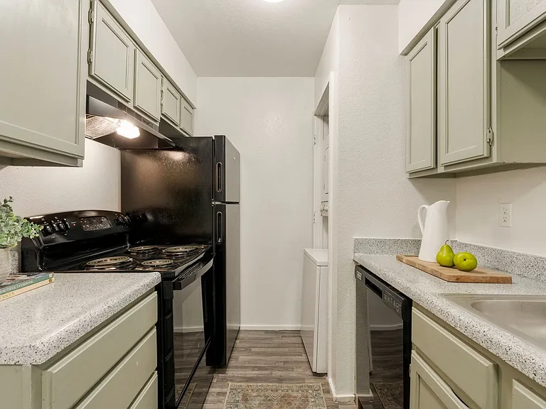 Forest Pointe Apartments — Photo 27