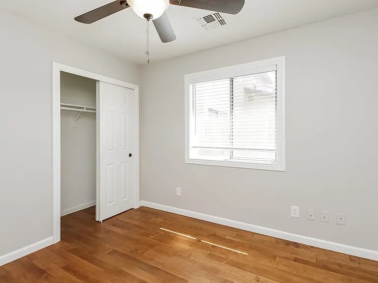 651 E Christopher St — Photo 14