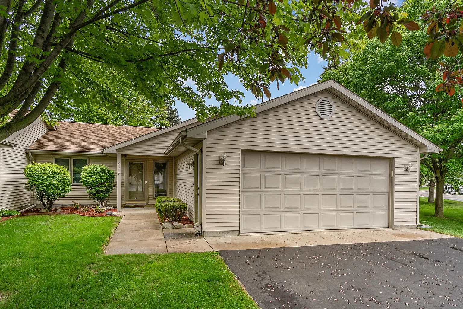 417 Willow Bnd photo 1