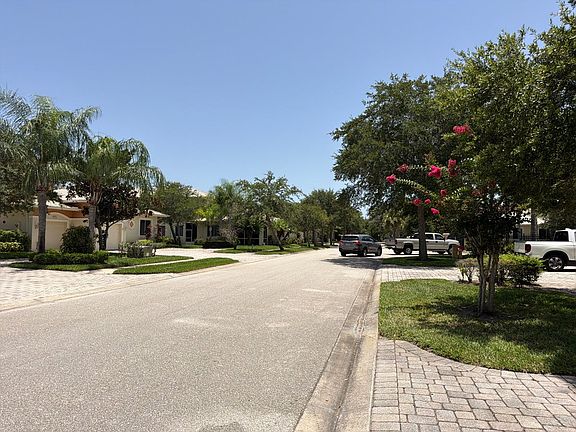 5th image of 2523 Langrove Ln SW