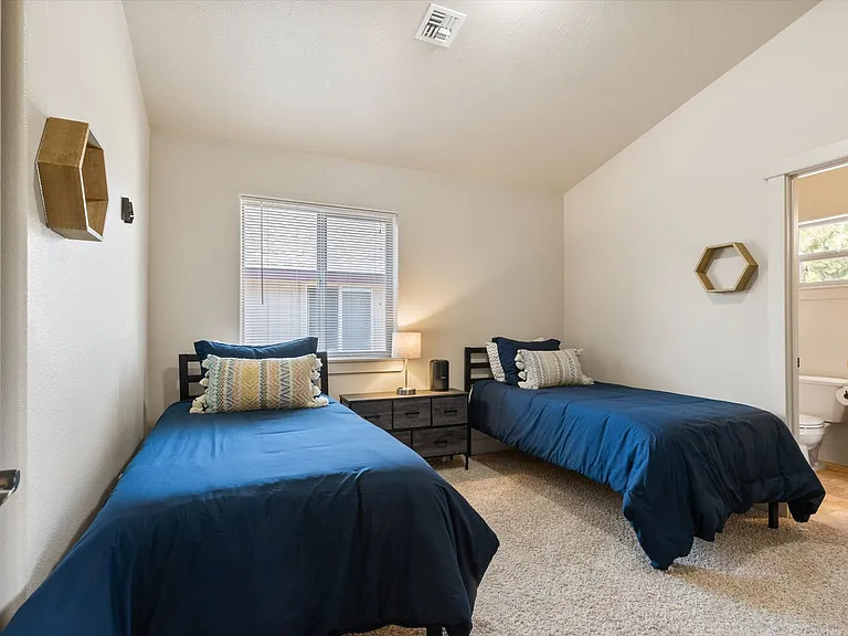 20184 Merriewood Ln — Photo 32