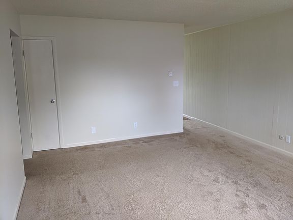 3rd image of 4867 Greenfield Dr #2