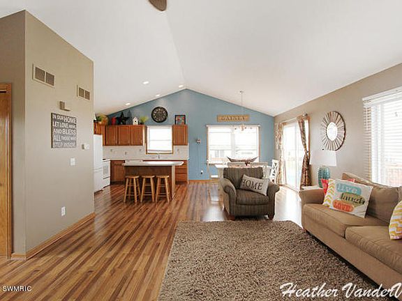 4th image of 7457 Russell Dr