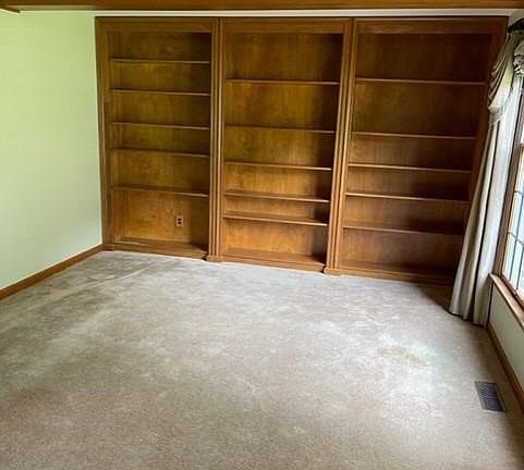 5th image of 9459 Oakhurst Ct