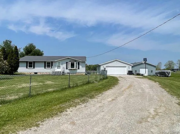 6178 Hyslop Rd, Saint Clair, MI 48079