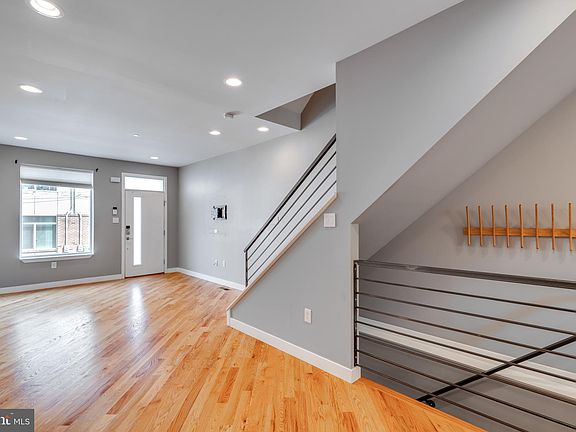 4th image of 2072 E Letterly St