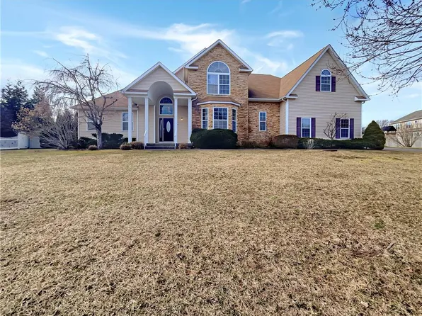 41 Sherwood Drive, Shoreham, NY 11786