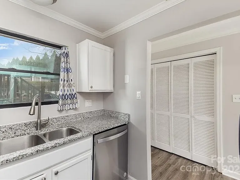 7610 Woods Ln #5 — Photo 24