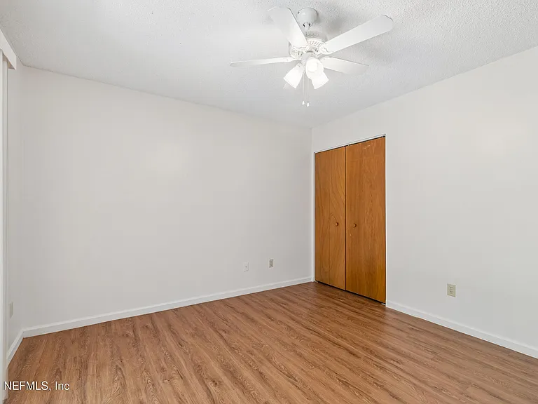 702 Meadowbrook Dr #2 — Photo 14