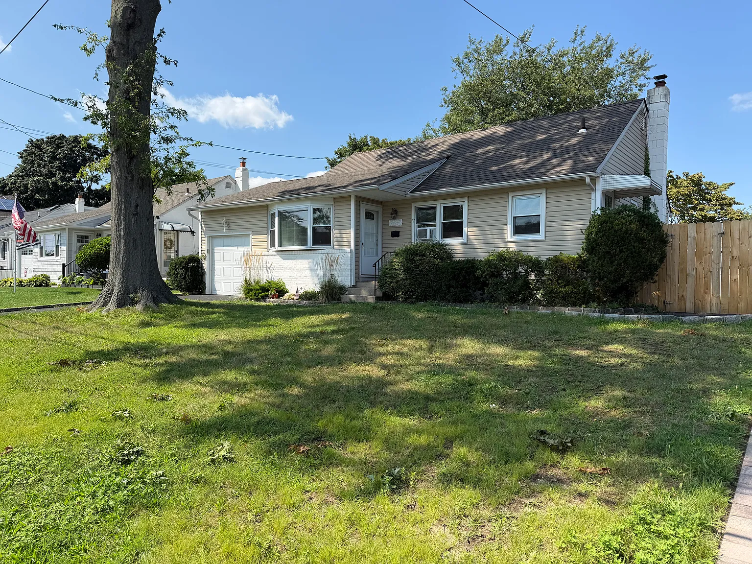 Bedell St, West Babylon — Photo 2