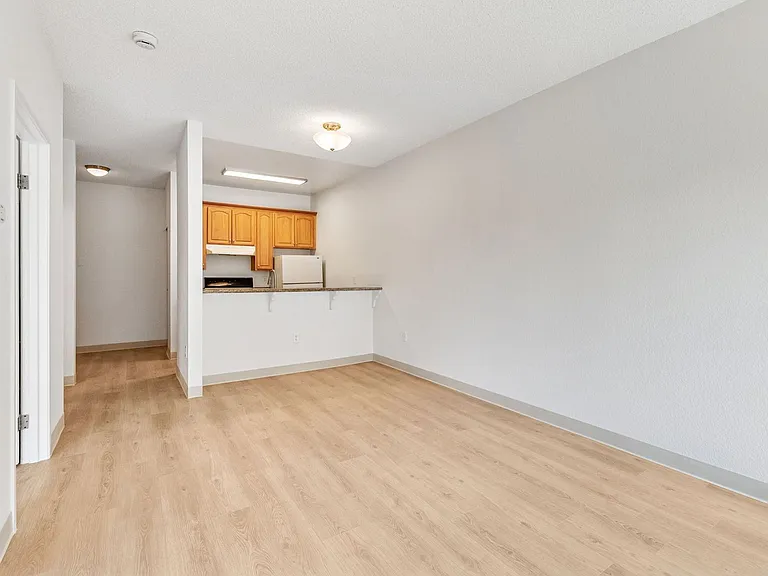Pine Street Apartments — Photo 29