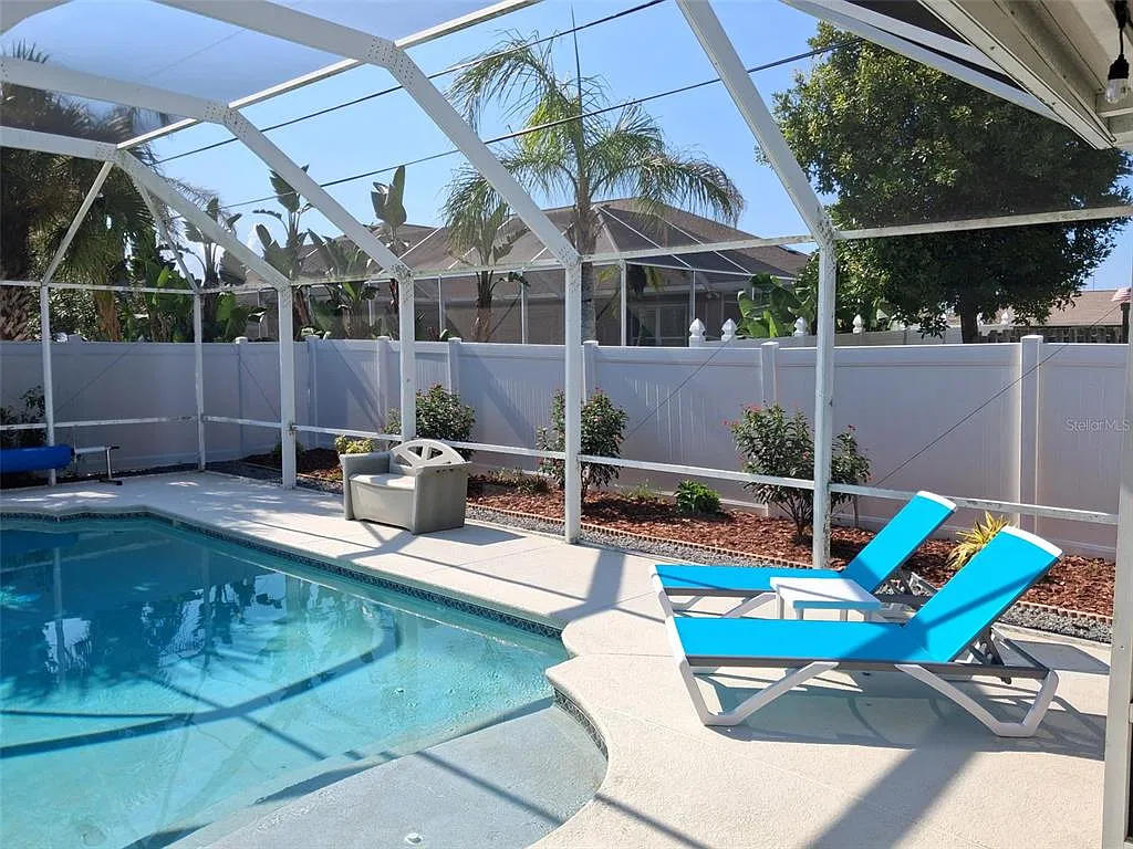 4 bed, 2.0 bath, 1921 sqft, $4,000 — Photo 4