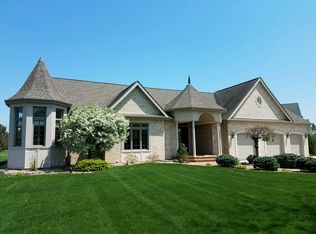 1211 Royal Dublin Ln, Dyer, IN 46311