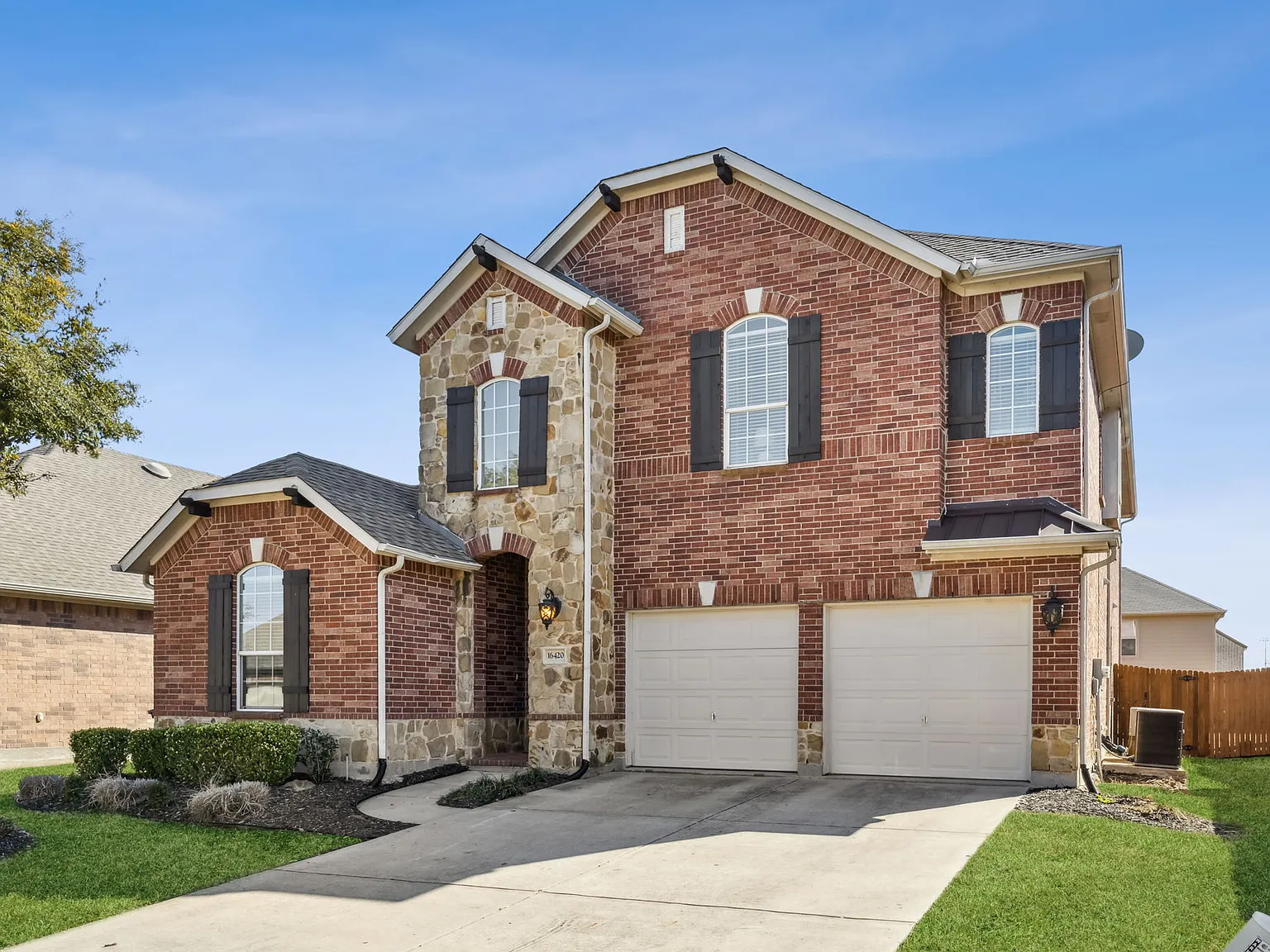 4 bed, 2.5 bath, 2763 sqft, $8,262 — Photo 3