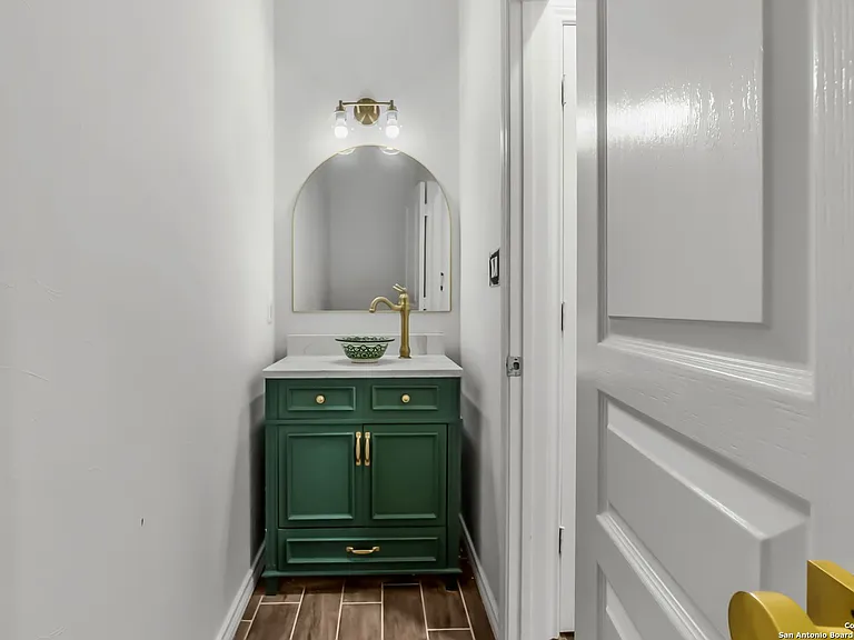111 Westwood Way — Photo 7